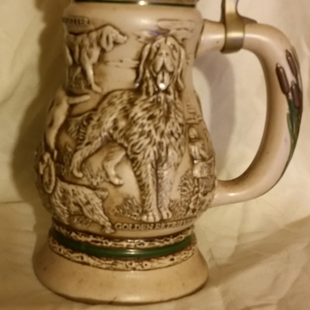 Avon collector stein, hunting dogs theme